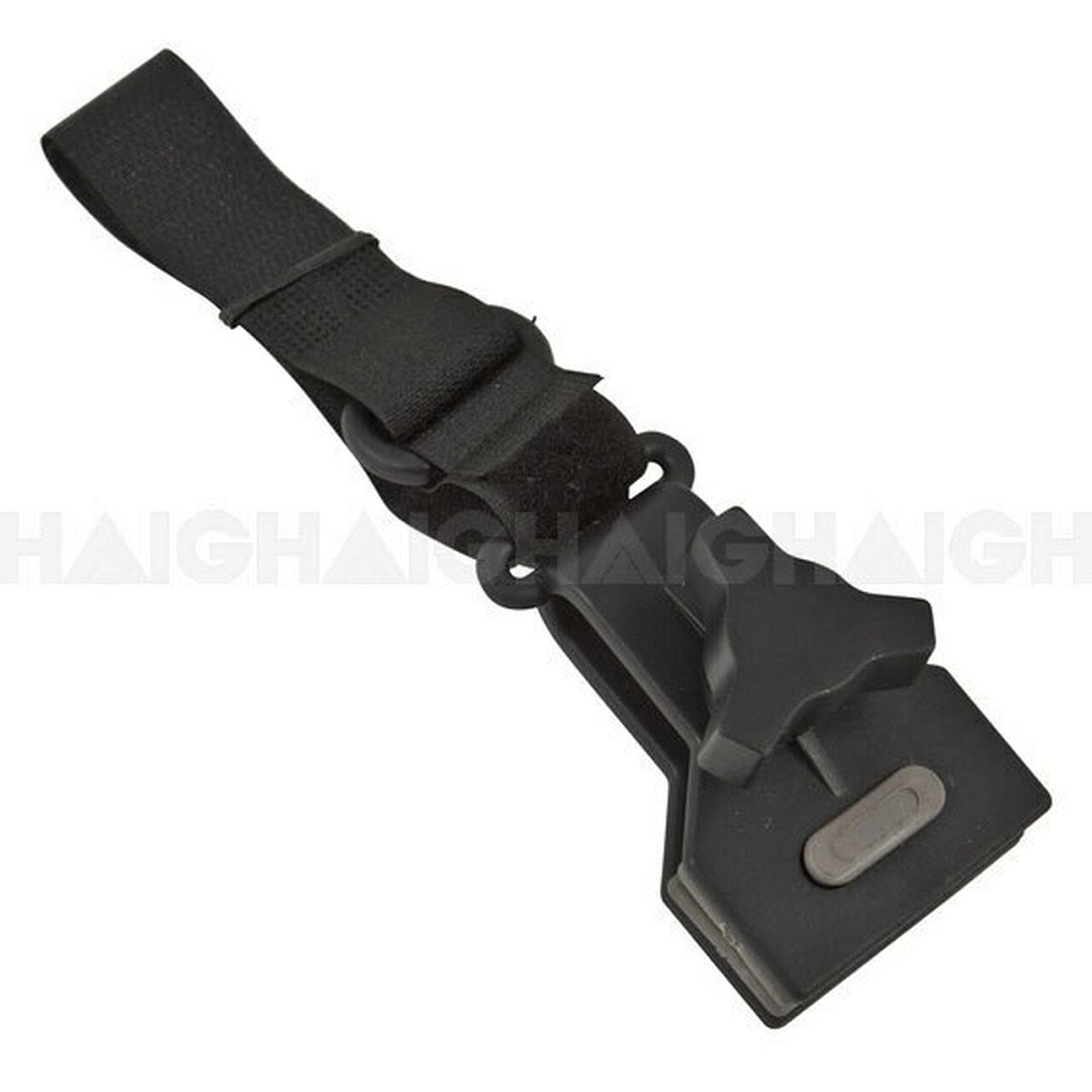 Explore's Caravan Awning Tensioners feature a black strap with an adjustable tightener and a UV-stabilized plastic, rust-proof buckle. The star-shaped knob ensures easy securing of items against a plain white background.